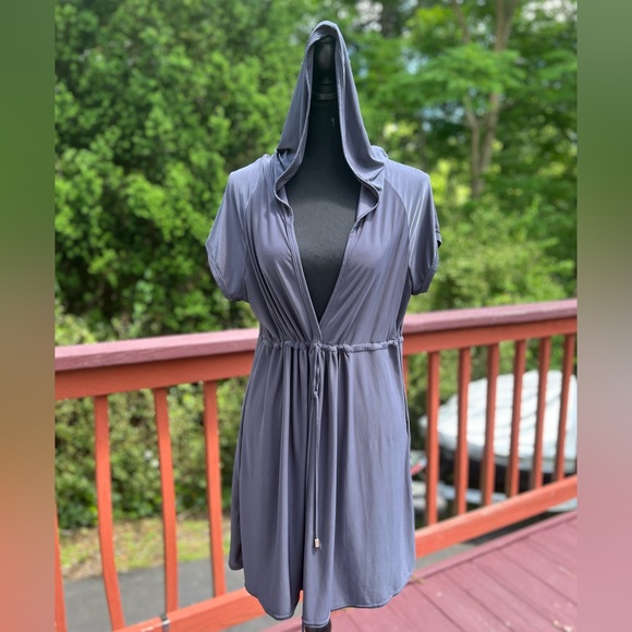 MAGIC SUIT GRAY WOMENS COVERUP WITH HOOD SIZE MEDIUM - Picture 2 of 11